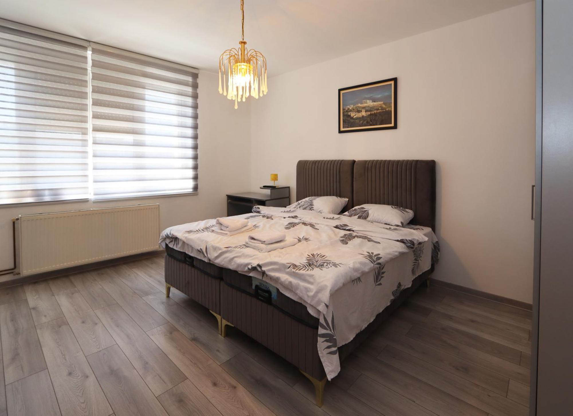 Golden Royal Appartement Kragujevac Buitenkant foto
