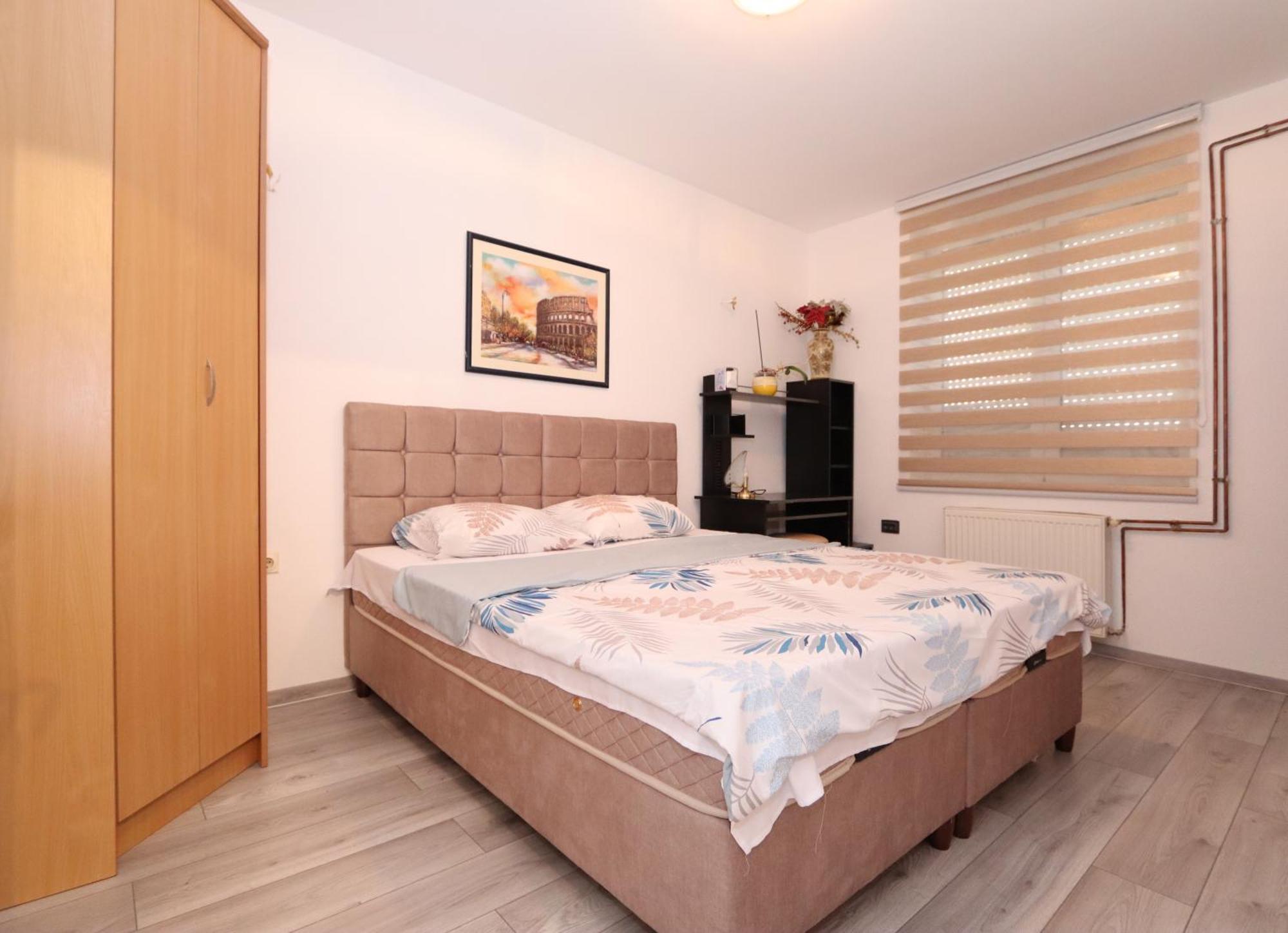 Golden Royal Appartement Kragujevac Buitenkant foto