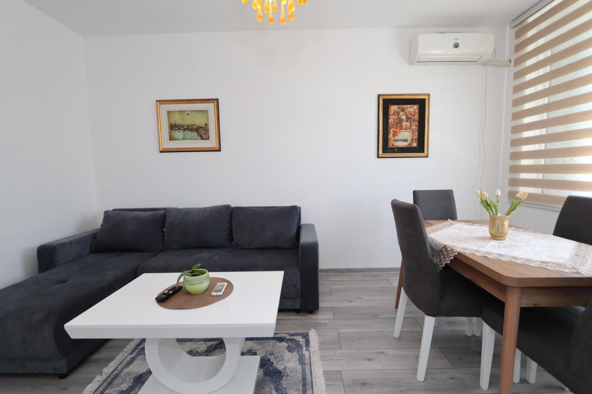 Golden Royal Appartement Kragujevac Buitenkant foto